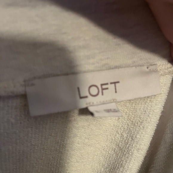 Lift cream sweater. Buttons up back - Picture 3 of 3